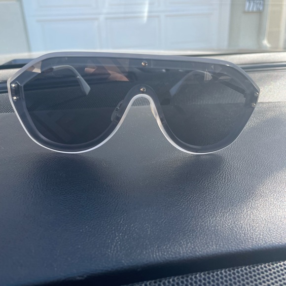 Fendi sunglasses - Picture 3 of 3